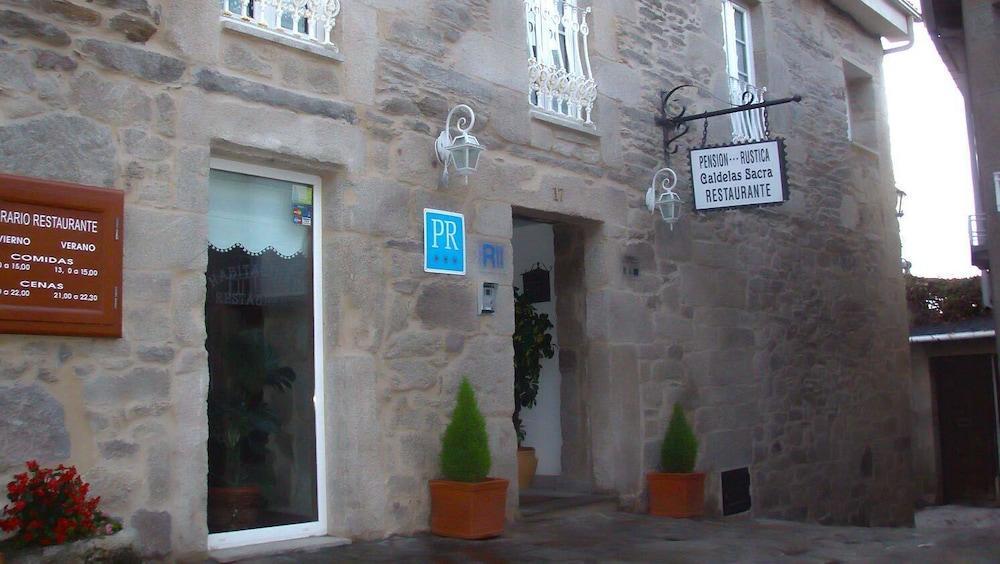 Hotel Caldelas Sacra-Pension Rustica 3 Estrellas Castro Caldelas Exterior photo