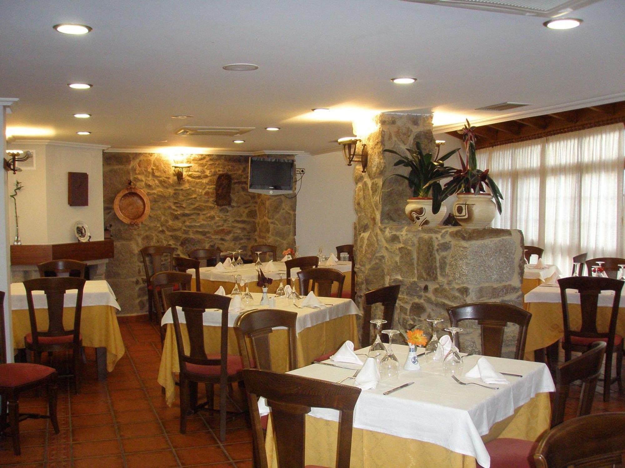Hotel Caldelas Sacra-Pension Rustica 3 Estrellas Castro Caldelas Exterior photo